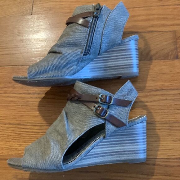 Blowfish EUC beige/brown peep toe wedge sandals Size 6 - Picture 2 of 6